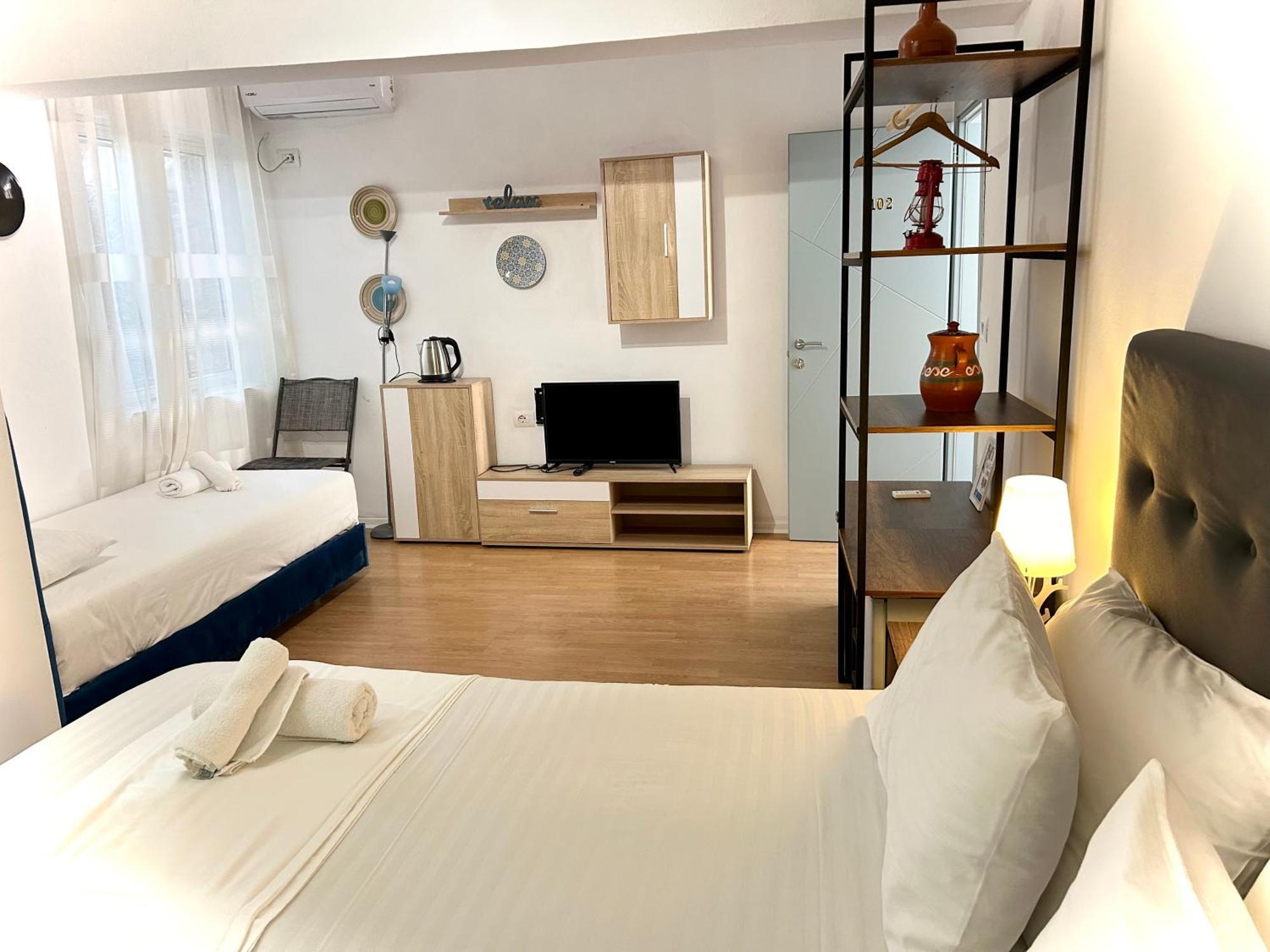 Budget Retreat Tirana & Studios Zewnętrze zdjęcie